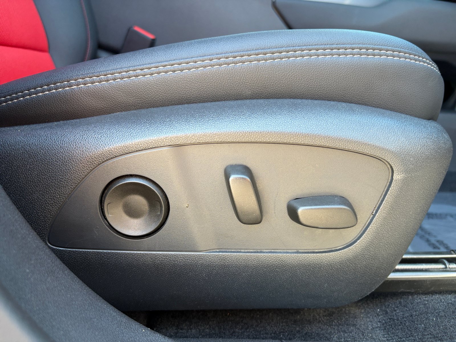 Used 2024 Chevrolet Equinox EV RS FWD image 28