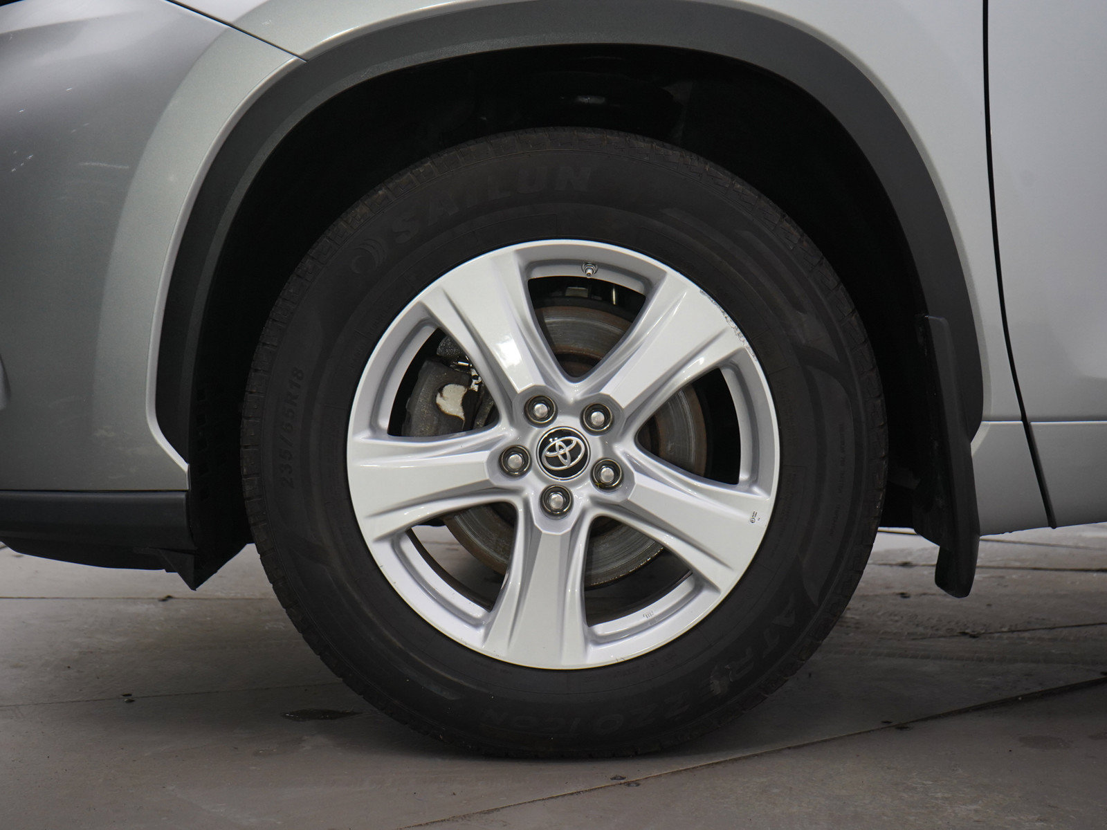 Used 2024 Toyota Highlander LE AWD/4WD image 31