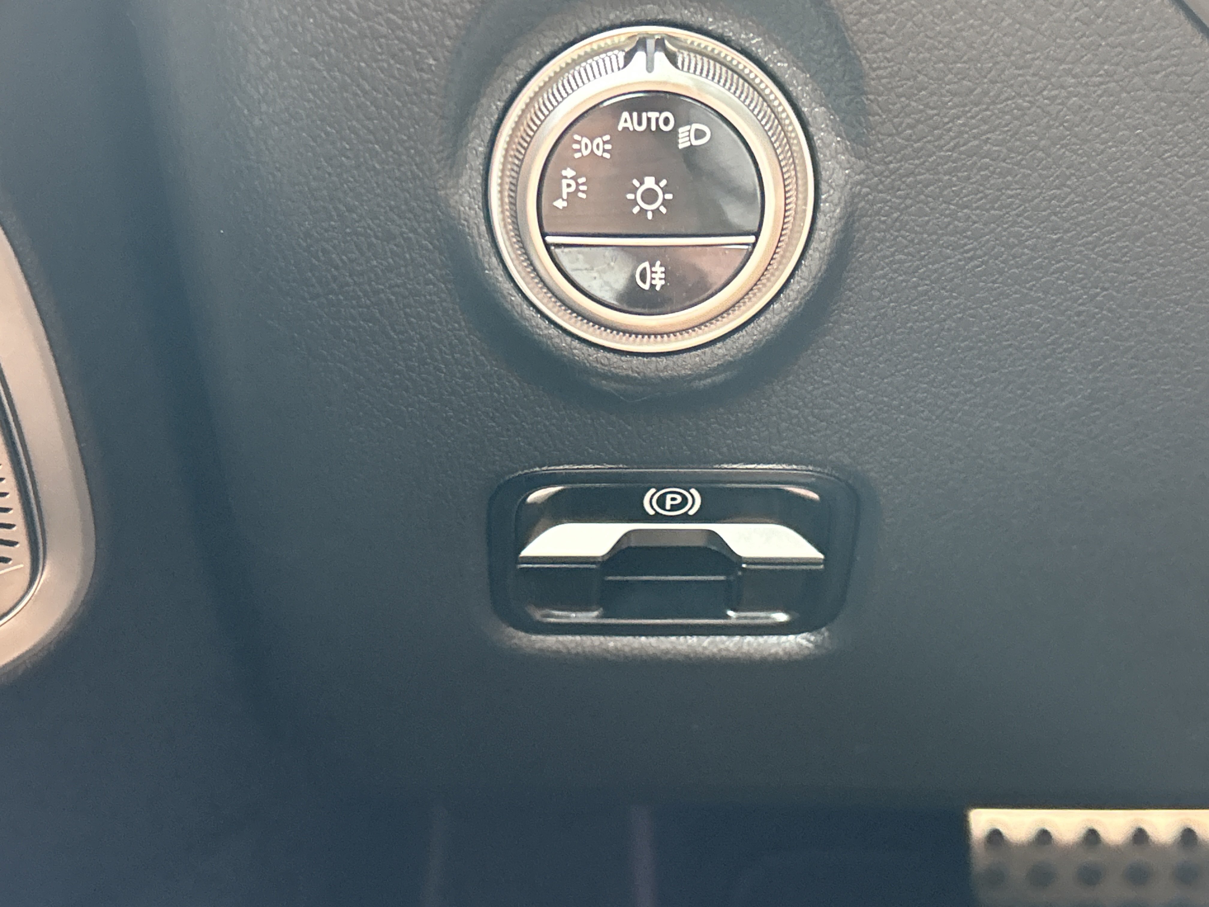 Certified 2025 Mercedes-Benz CLE 300 4MATIC Coupe image 24