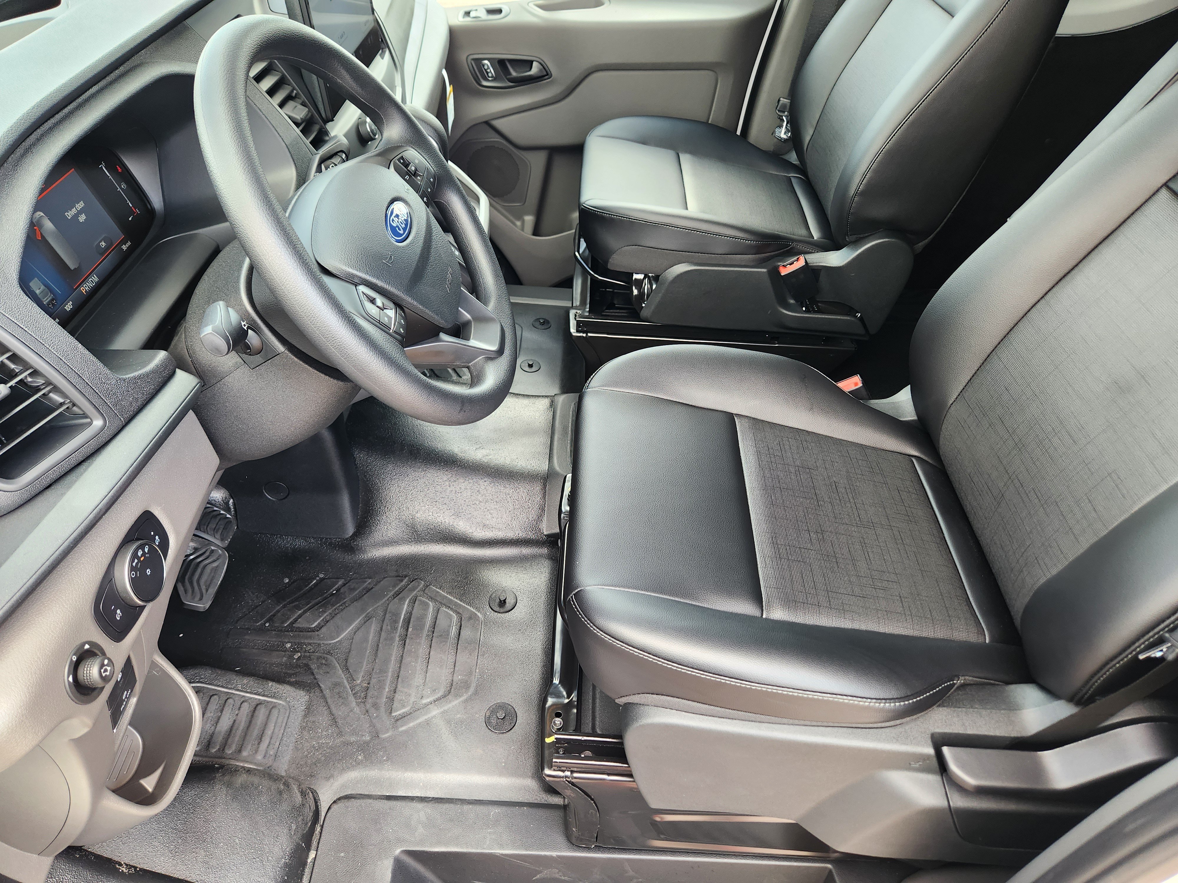 New 2027 Ford Transit 150 Low Roof w/ Load Area Protection Package RWD image 9
