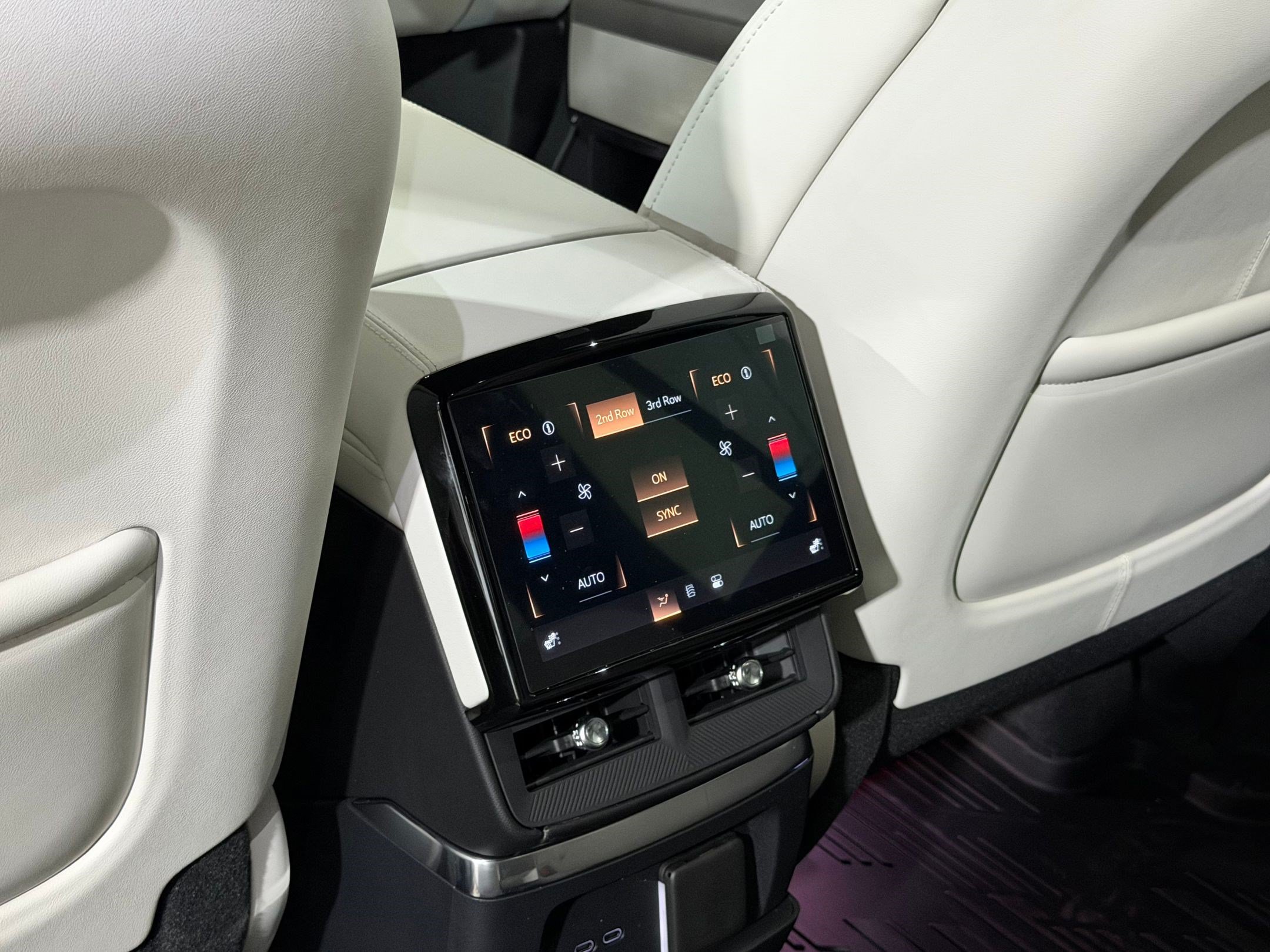 New 2026 Cadillac Vistiq Sport w/ LPO, Floor Liner Package AWD/4WD image 47