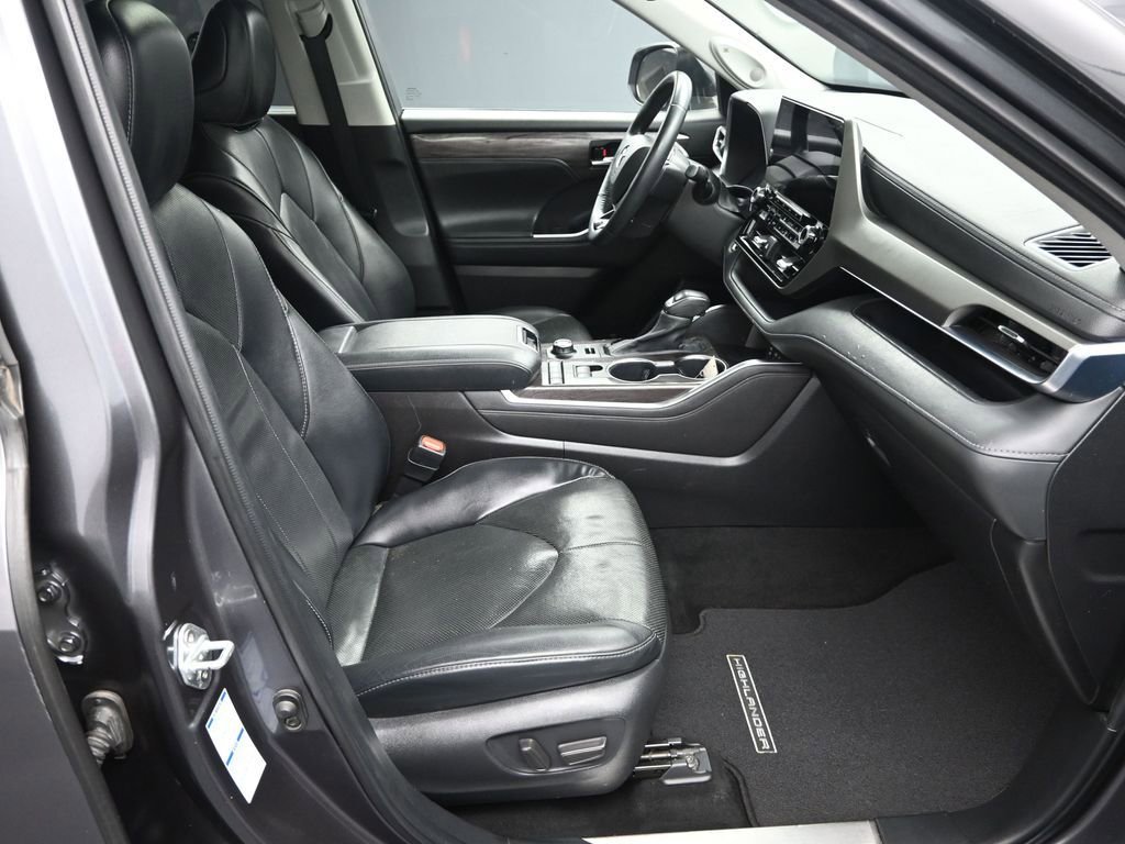 Used 2022 Toyota Highlander Limited image 43