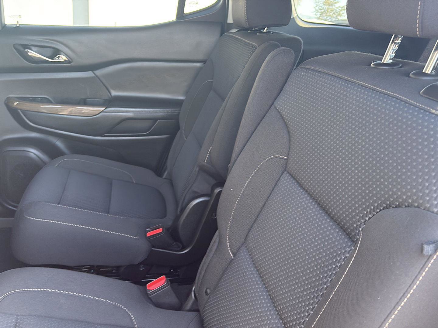 Used 2023 GMC Acadia SLE image 27