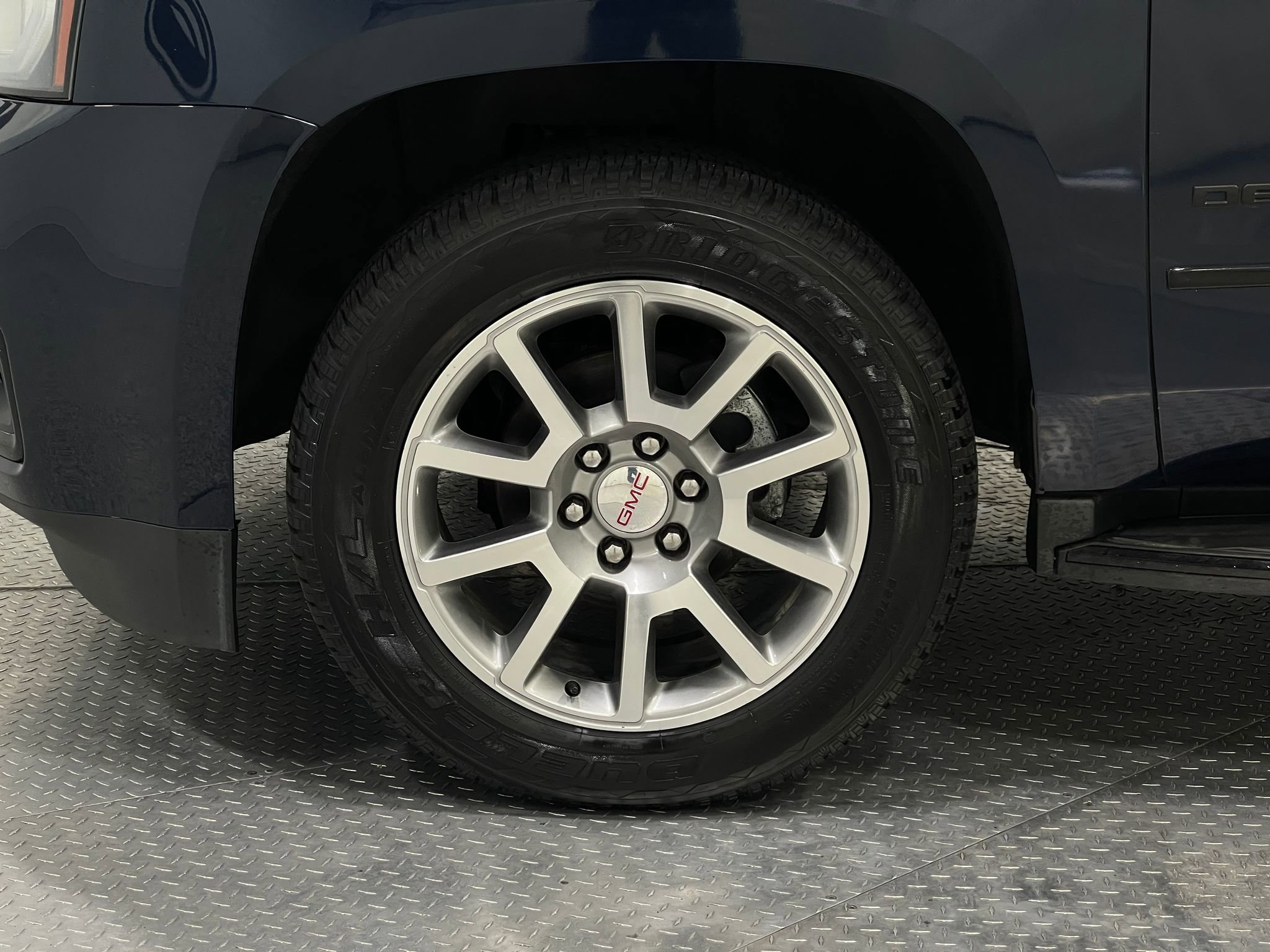 Used 2018 GMC Yukon Denali image 37