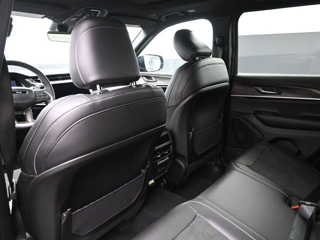 New 2026 Jeep Grand Cherokee Altitude image 17