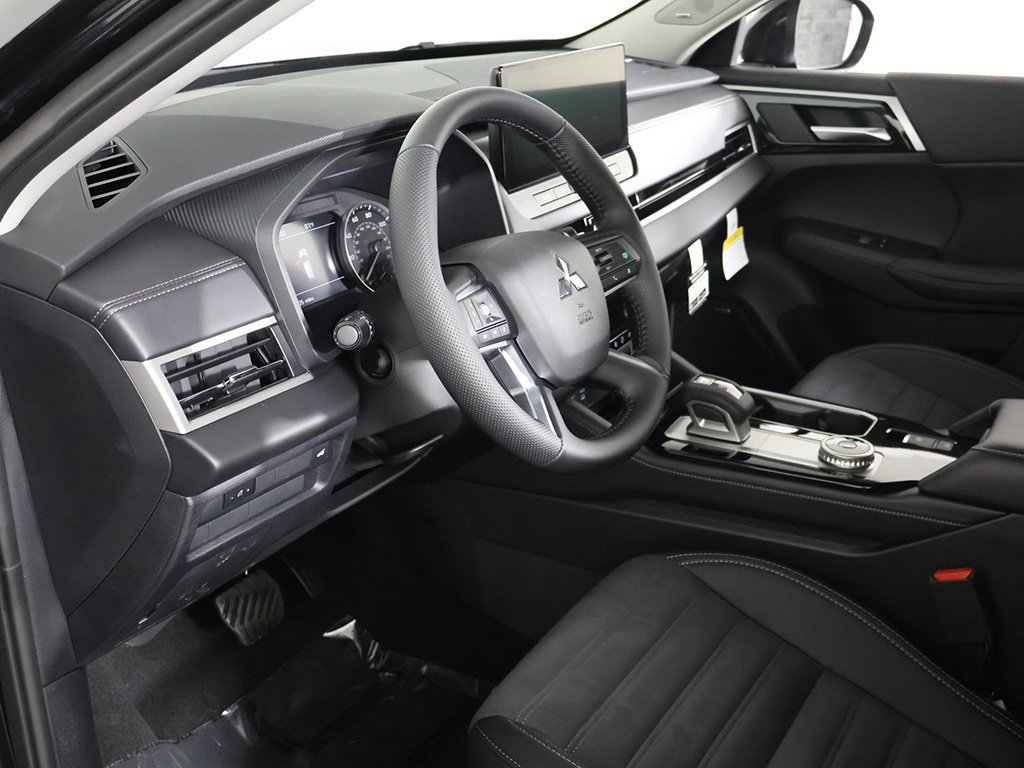 New 2025 Mitsubishi Outlander SE image 25