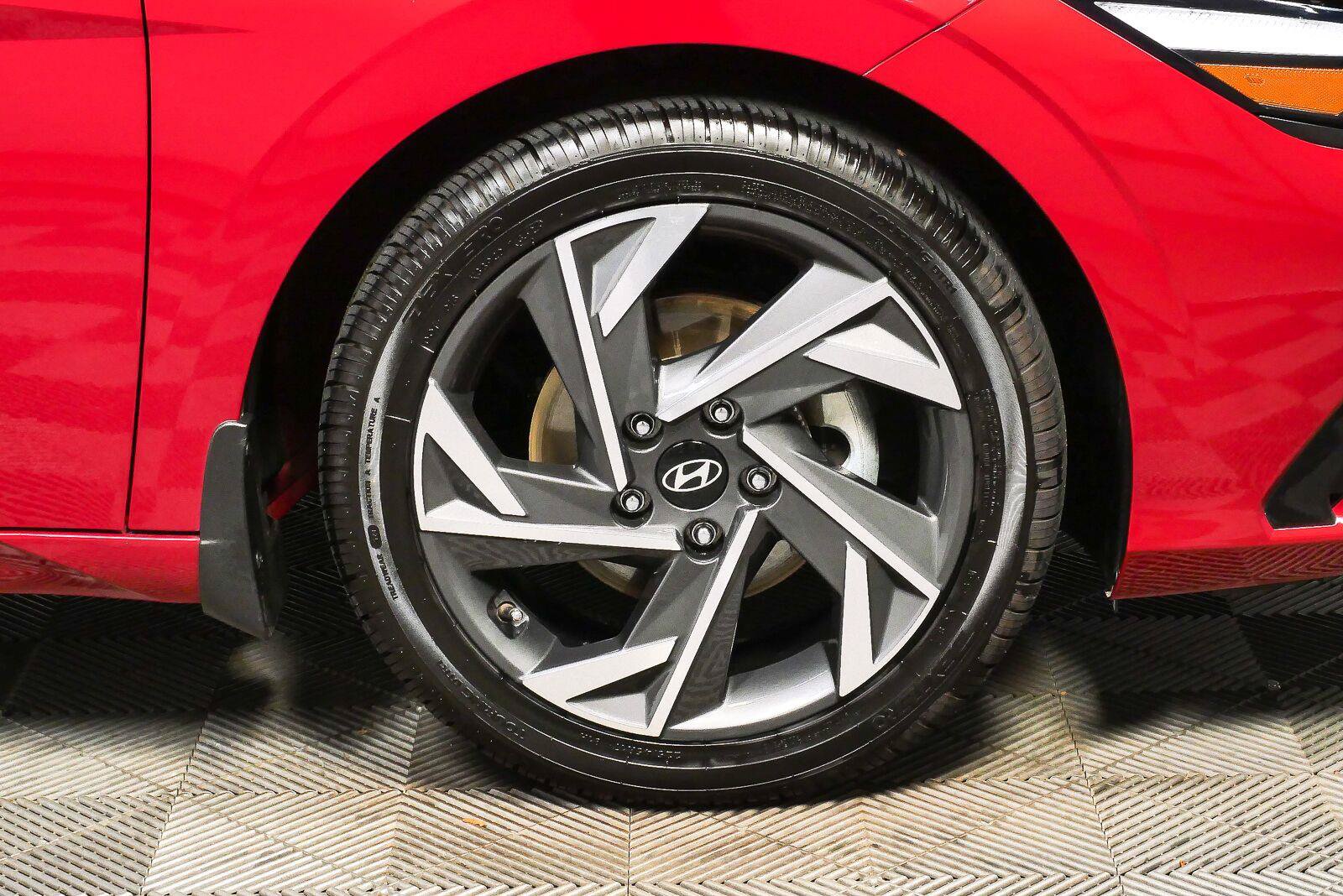 Used 2024 Hyundai Elantra Limited FWD image 38