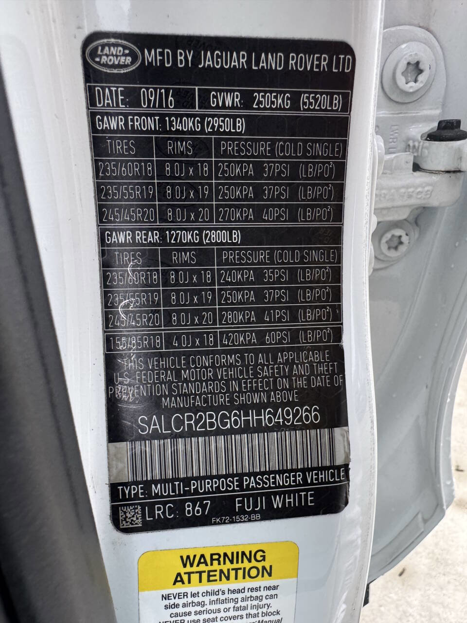Used 2017 Land Rover Discovery Sport HSE image 38