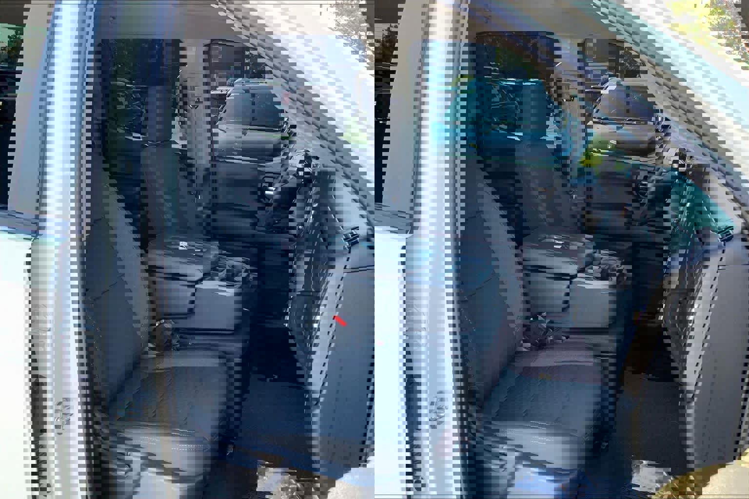 Used 2023 Chevrolet Silverado 1500 Custom image 8