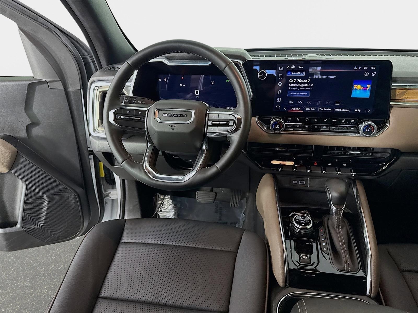 Used 2024 GMC Canyon Denali image 25