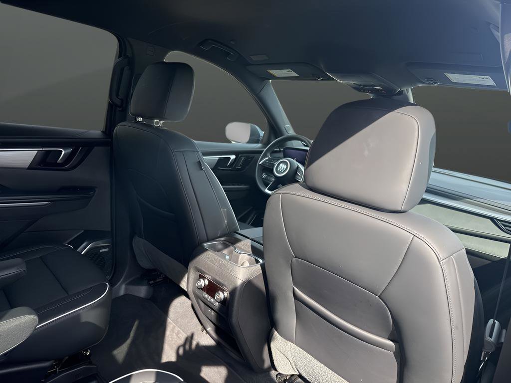 Used 2025 Buick Enclave Preferred FWD image 32