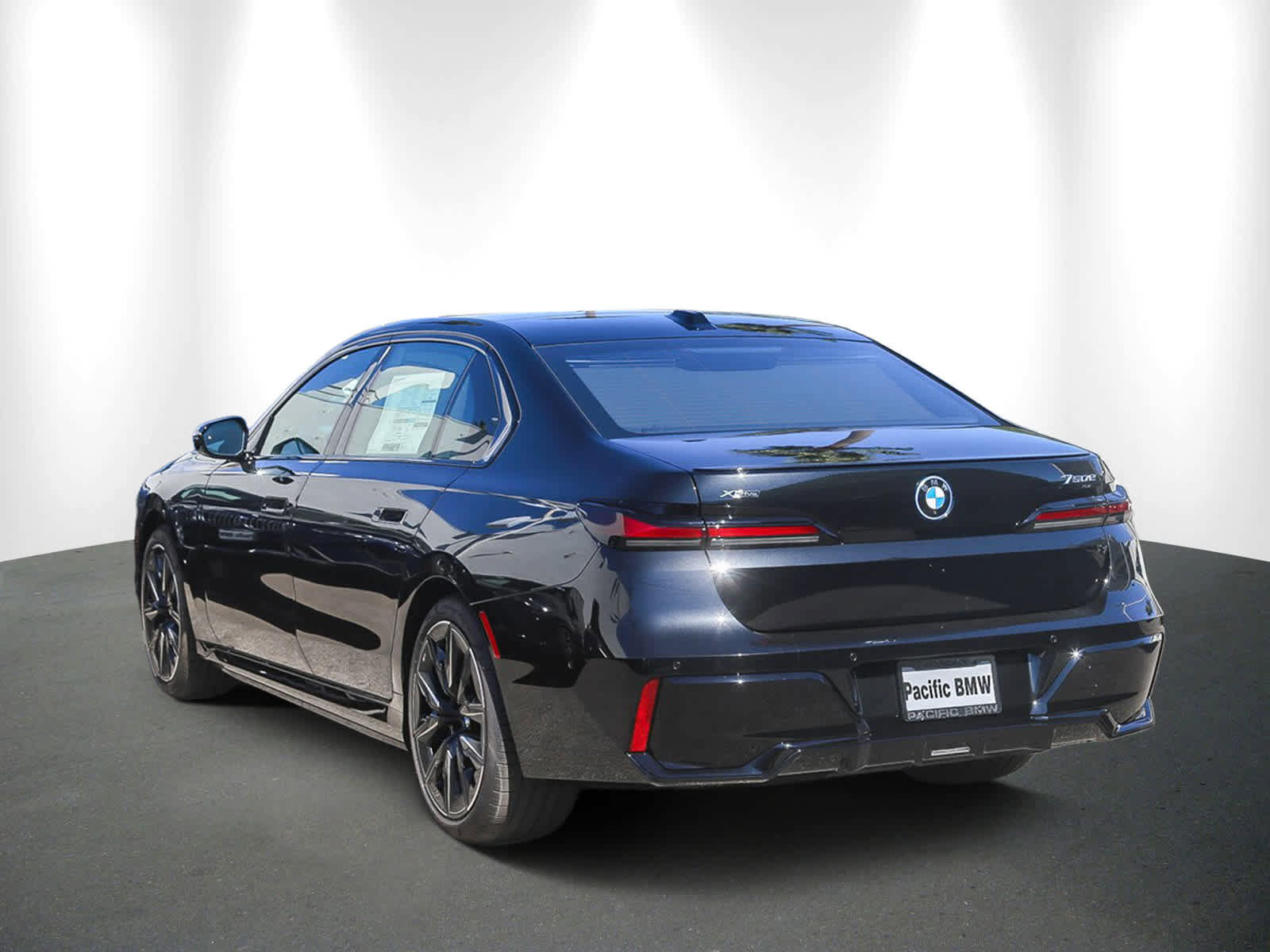 Used 2026 BMW 750e xDrive 750e xDrive w/ Premium Package image 4