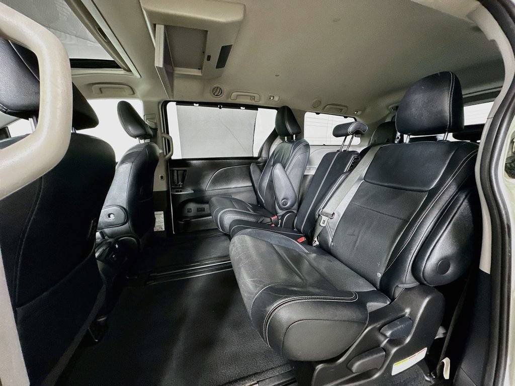 Used 2015 Toyota Sienna SE Premium FWD image 16