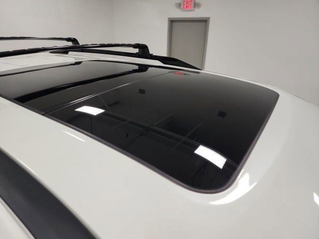 Used 2023 Nissan Pathfinder SV w/ SV Premium Package image 6