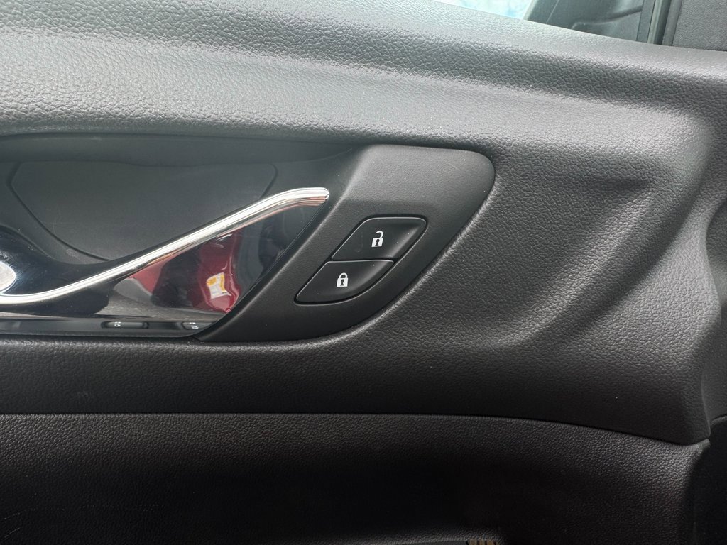 Used 2023 GMC Acadia SLE w/ Driver Convenience Package image 11