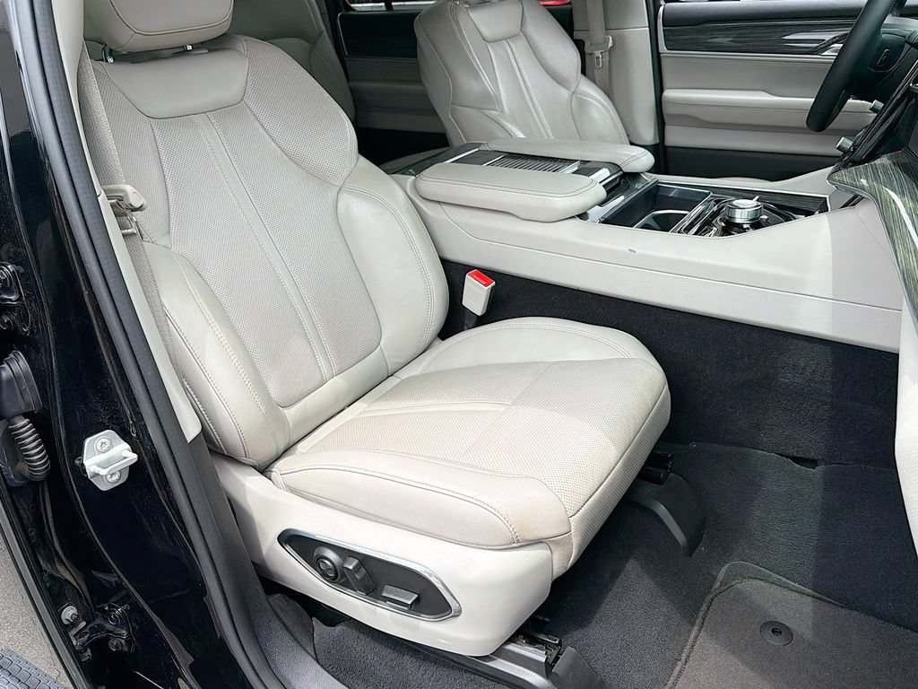 Used 2022 Jeep Wagoneer Series III w/ Convenience Group I AWD/4WD image 29