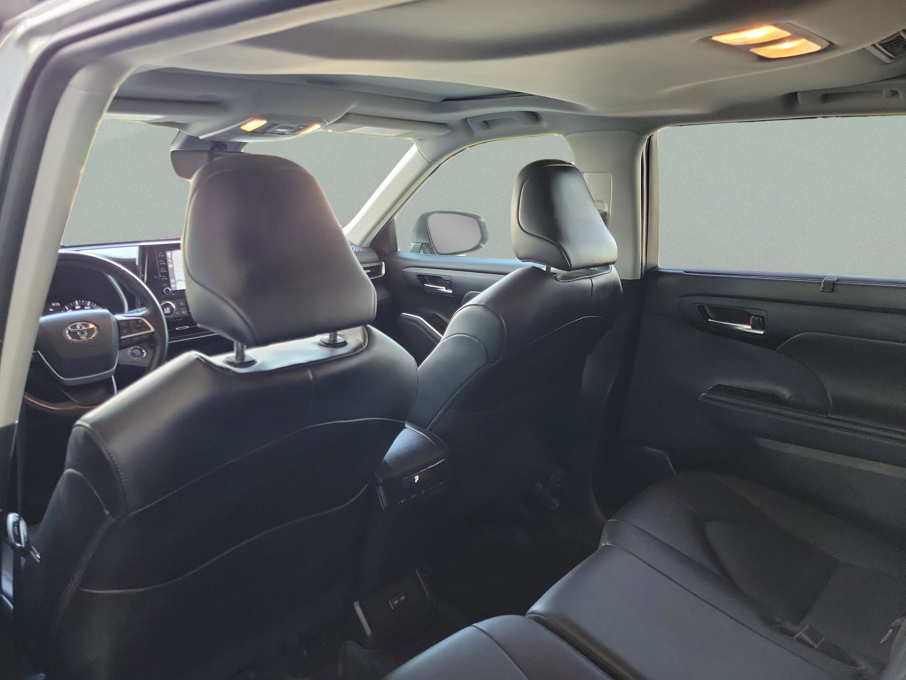Used 2022 Toyota Highlander XLE image 27