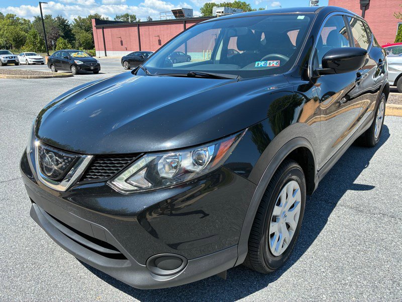 Used 2018 Nissan Rogue Sport S image 1