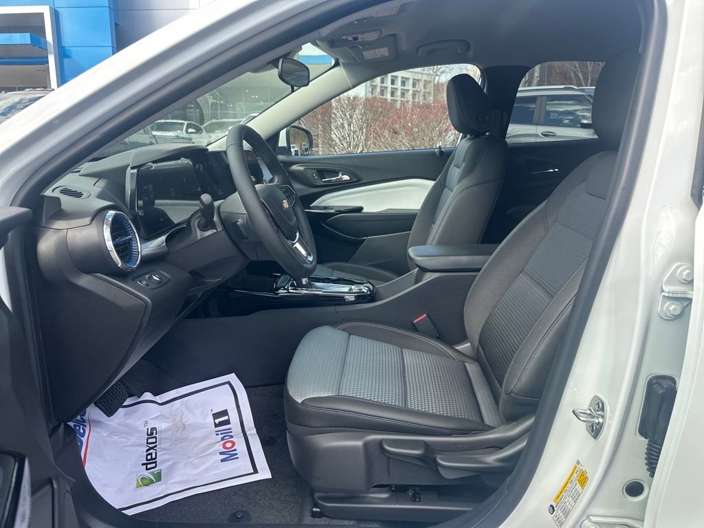 New 2025 Chevrolet Trax LT w/ LT Convenience Package image 35