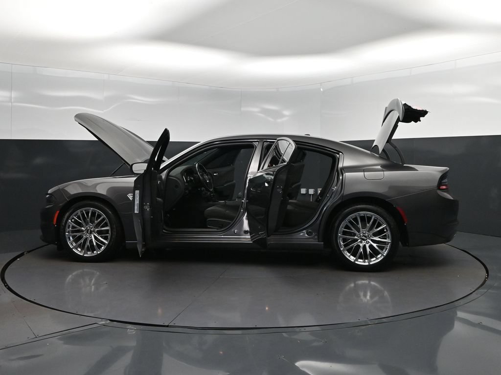 Used 2020 Dodge Charger SXT w/ Blacktop Package RWD image 46