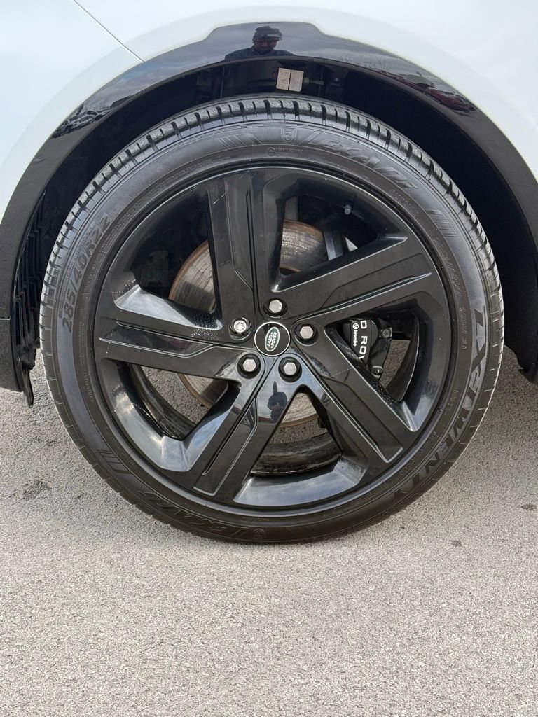 Used 2023 Land Rover Discovery Metropolitan Edition image 15