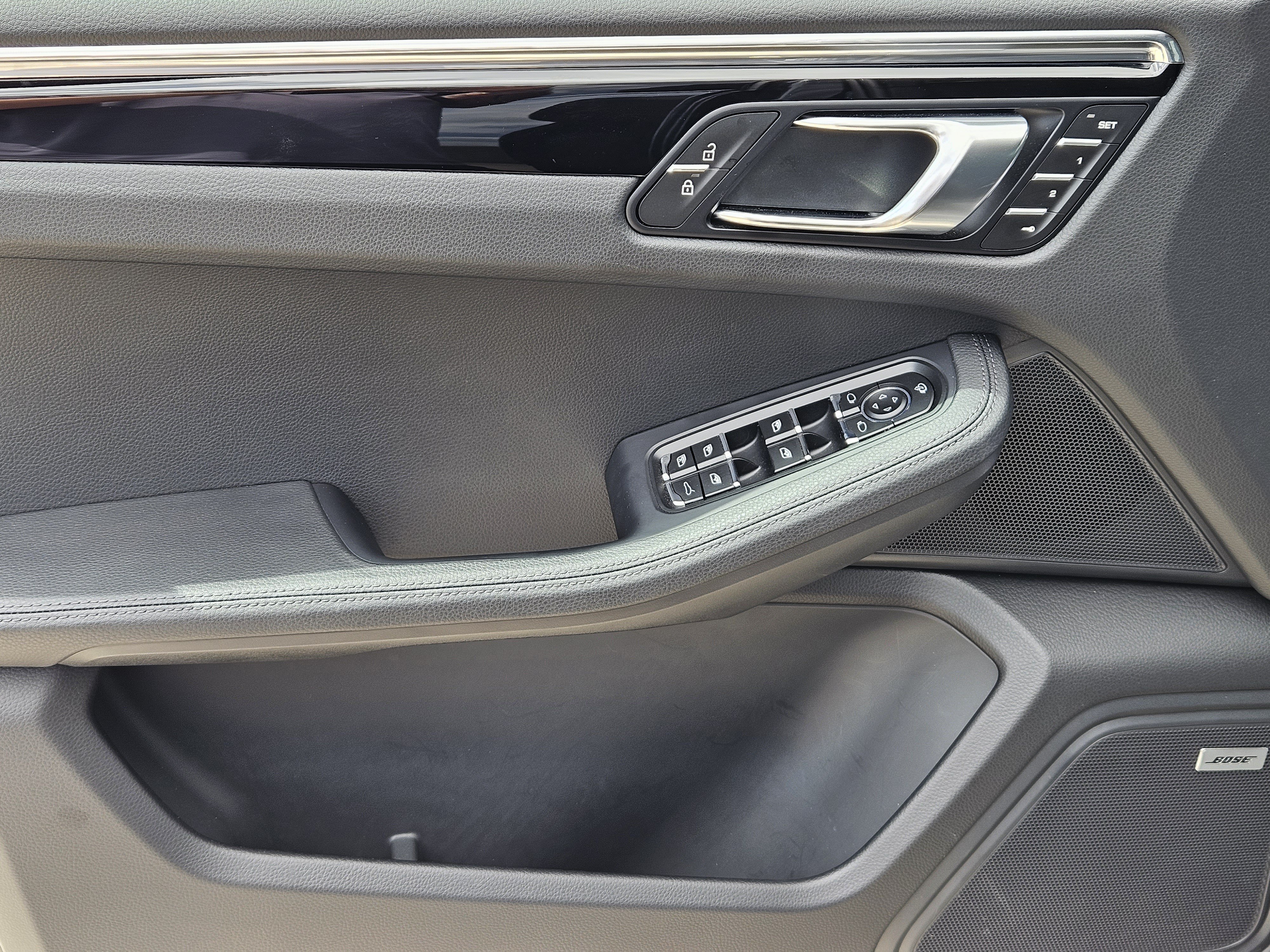 Certified 2026 Porsche Macan AWD/4WD image 22