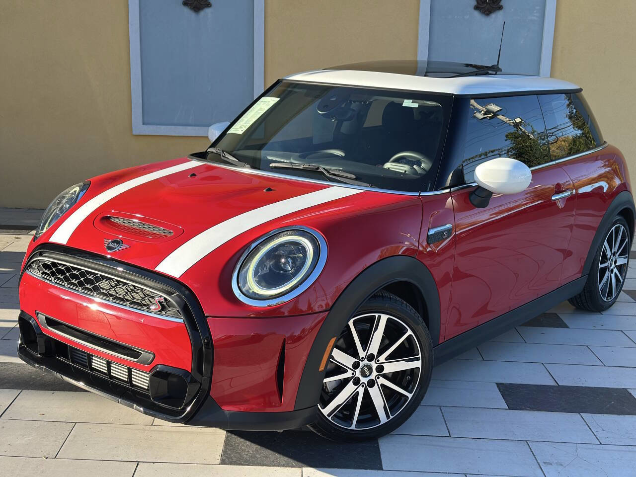 Used 2022 MINI Cooper S image 1
