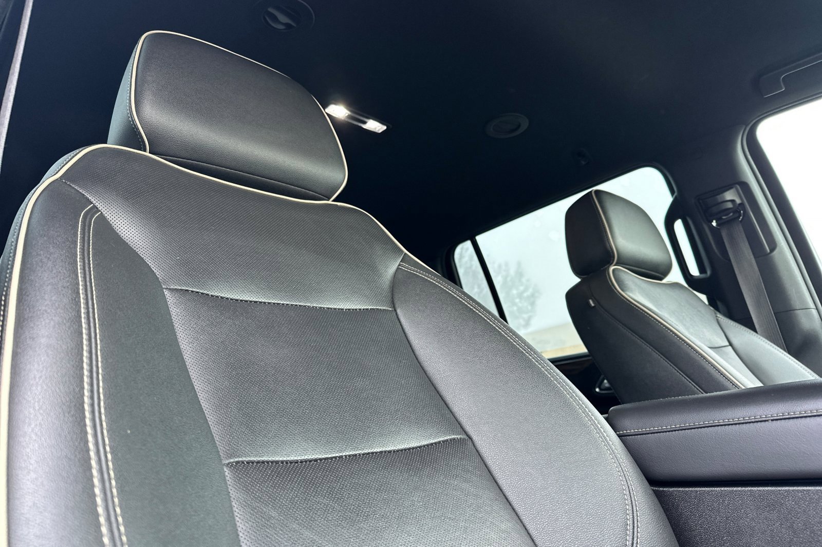 Used 2022 Chevrolet Suburban Premier image 21