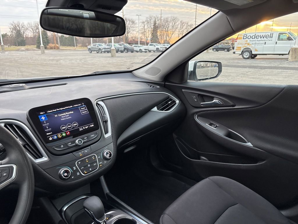 Used 2024 Chevrolet Malibu LT image 28