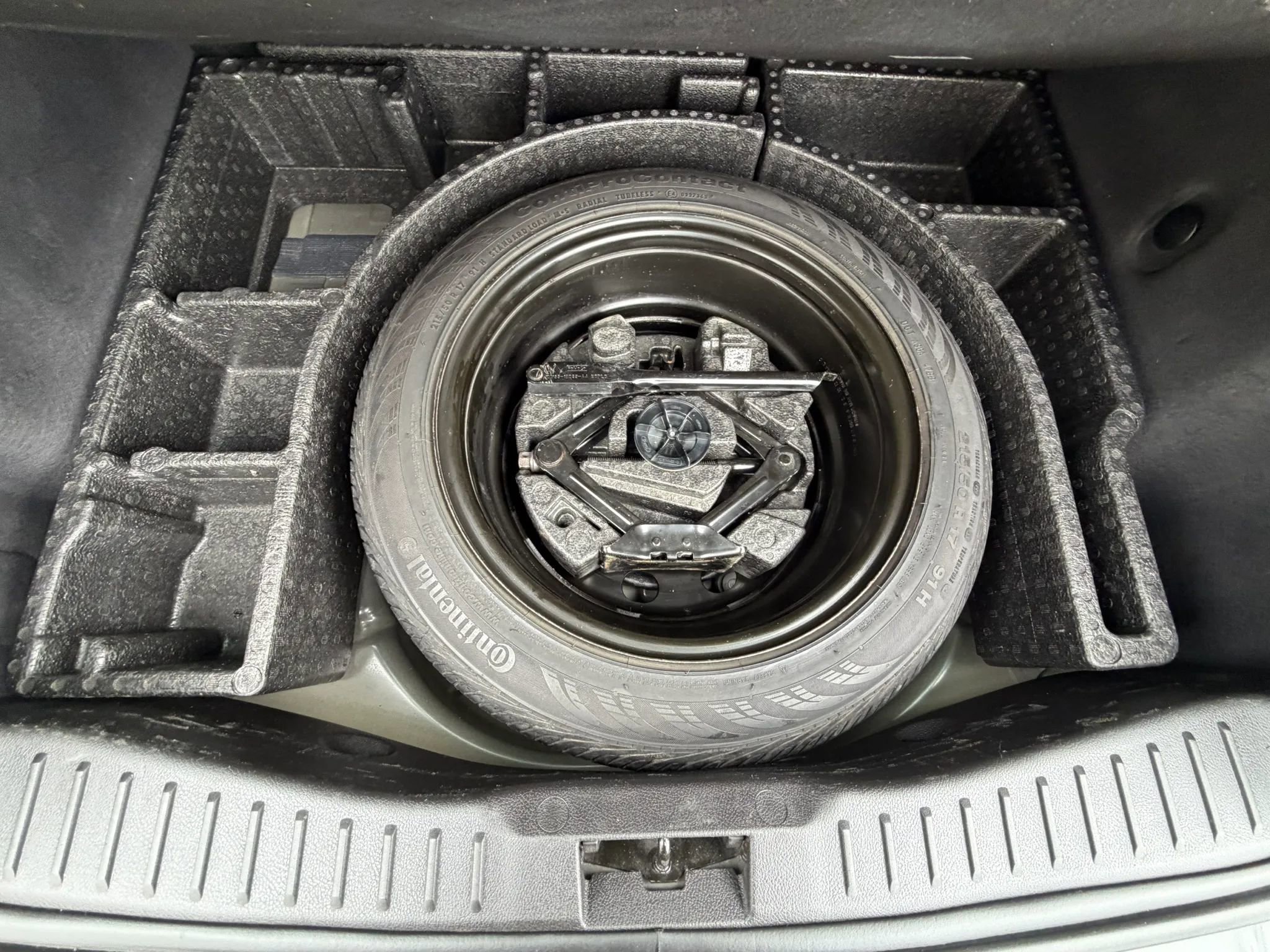 Used 2017 Ford Focus ST image 37