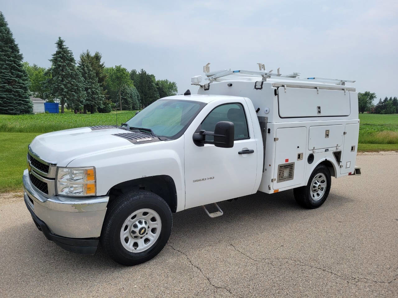Used 2012 Chevrolet Silverado 3500 W/T image 2