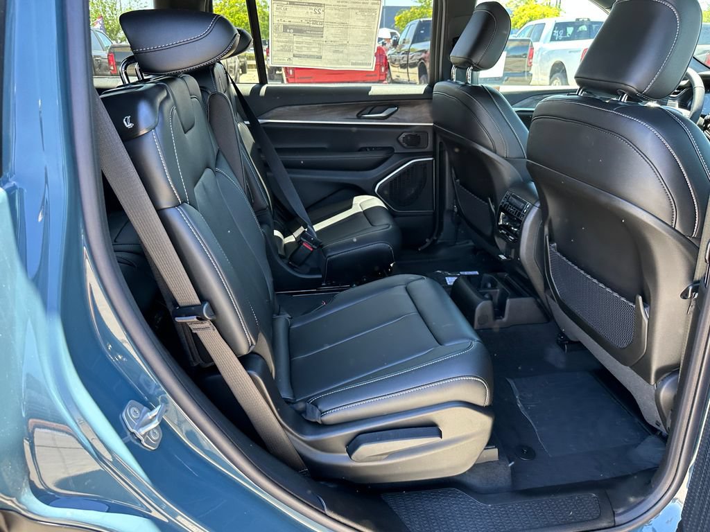 New 2026 Jeep Grand Cherokee L Limited w/ Limited Altitude Package AWD/4WD image 19
