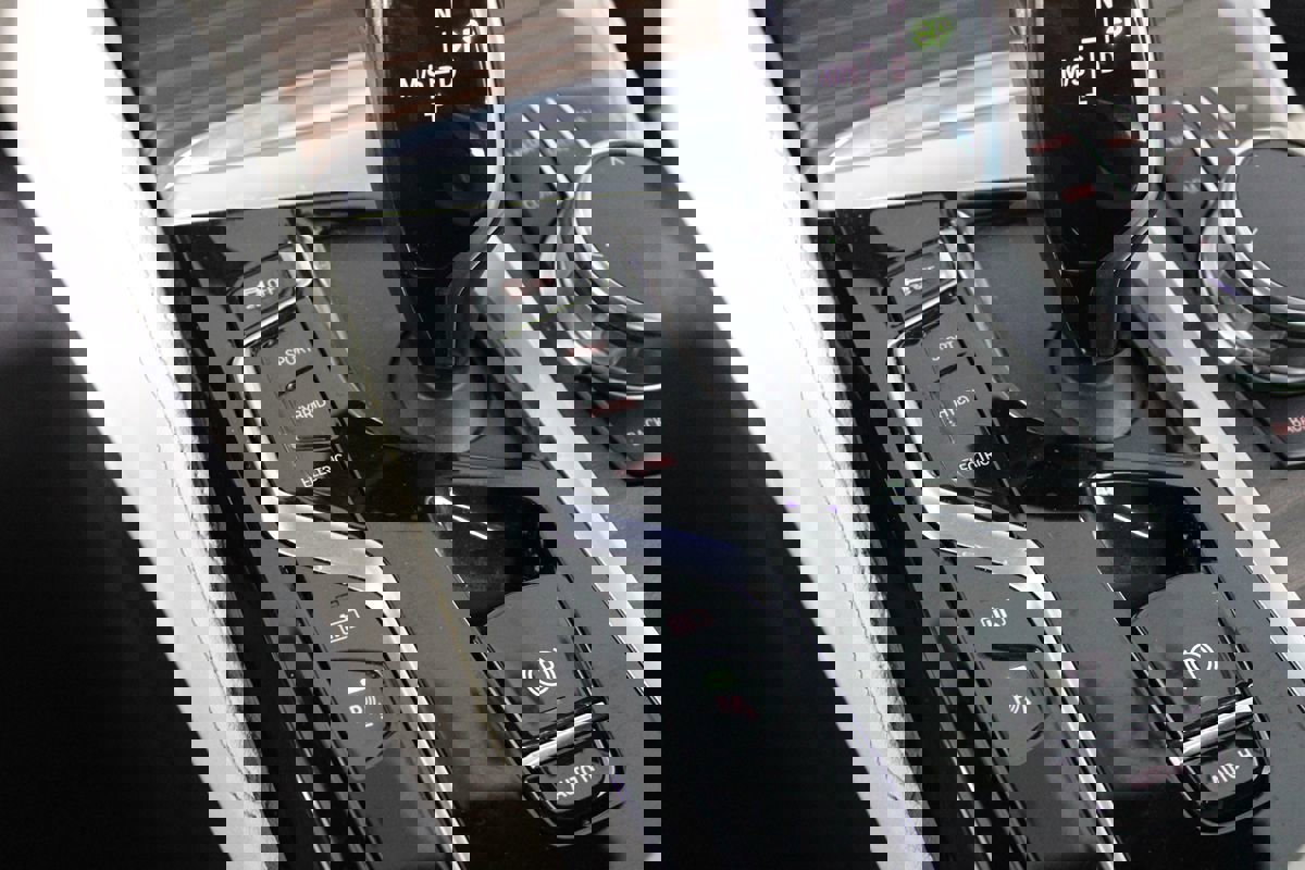 Used 2023 BMW 530e 530e w/ M Sport Package image 24