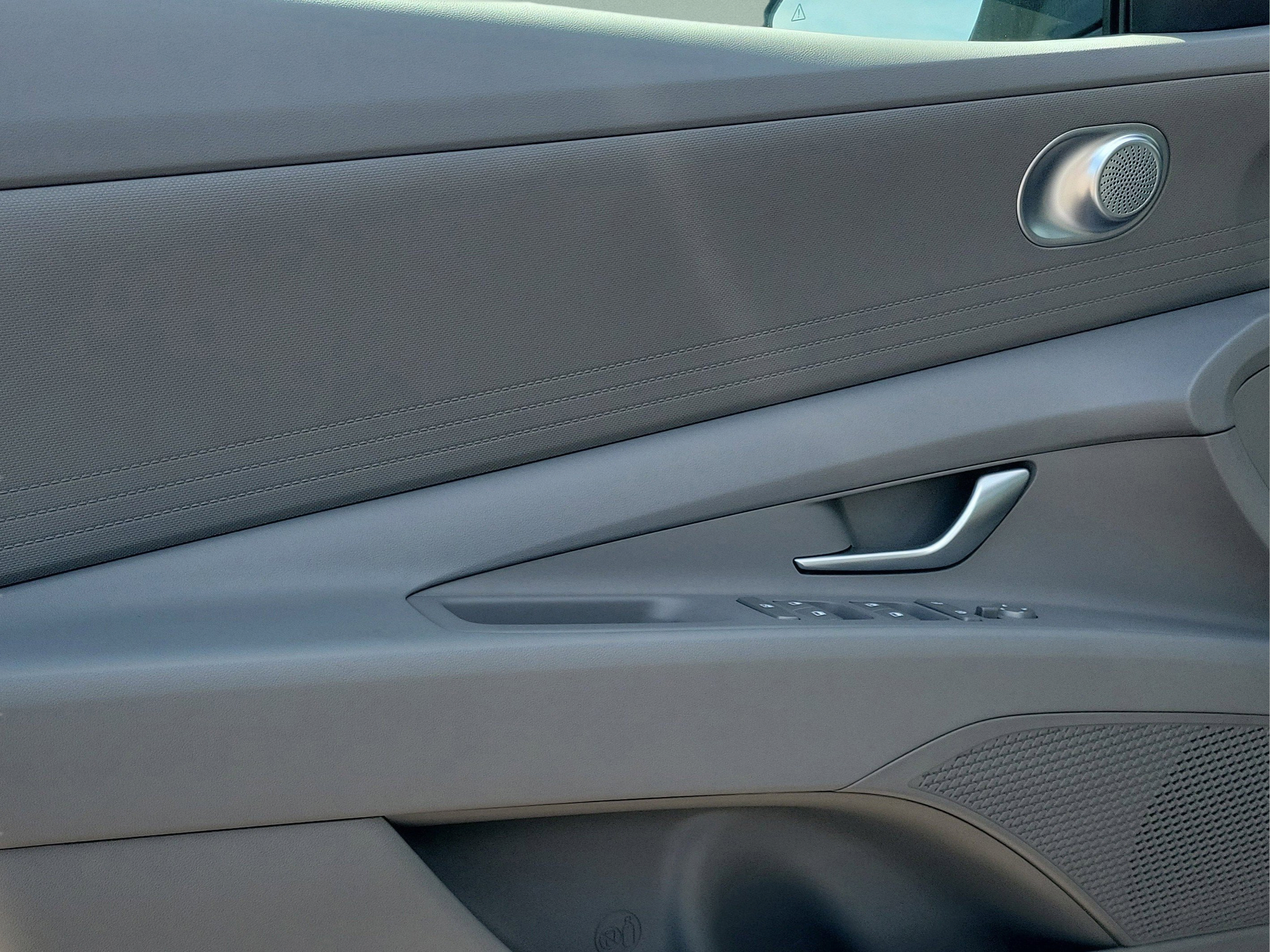New 2025 Hyundai Elantra Hybrid w/ Cargo Package FWD image 19