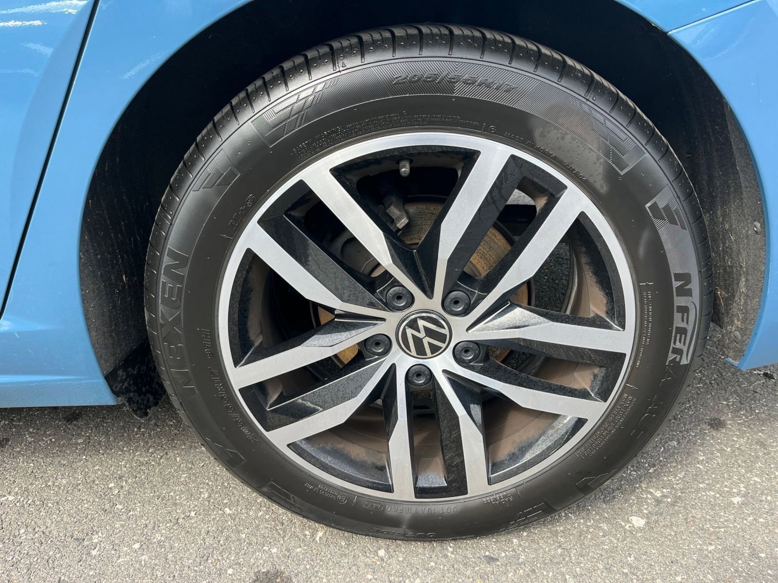 Used 2025 Volkswagen Jetta SE image 30