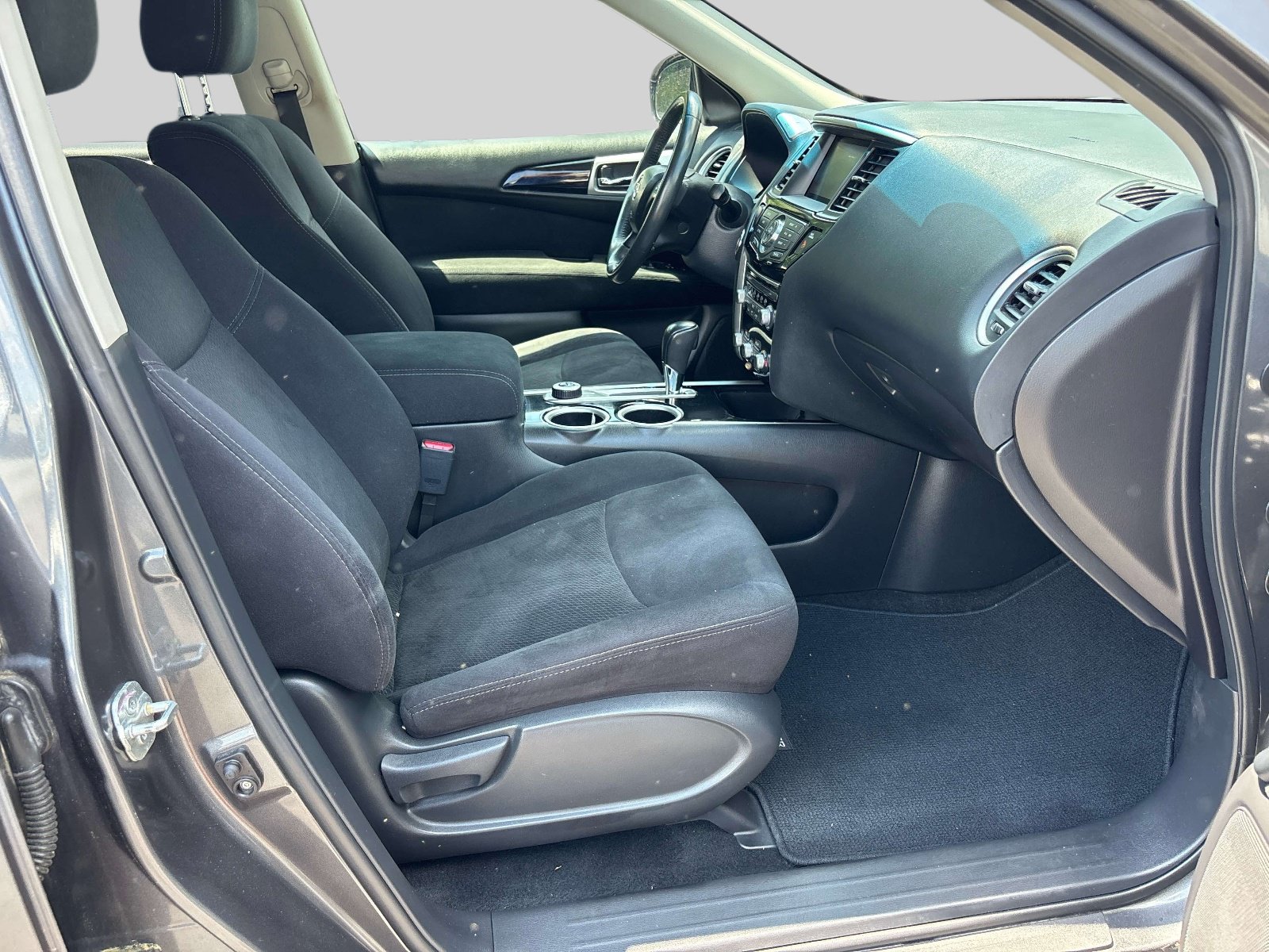 Used 2015 Nissan Pathfinder SV FWD image 13