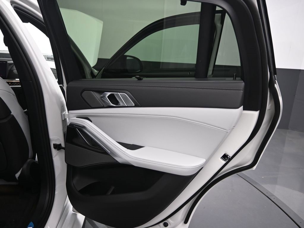 New 2026 BMW X6 M60i image 23