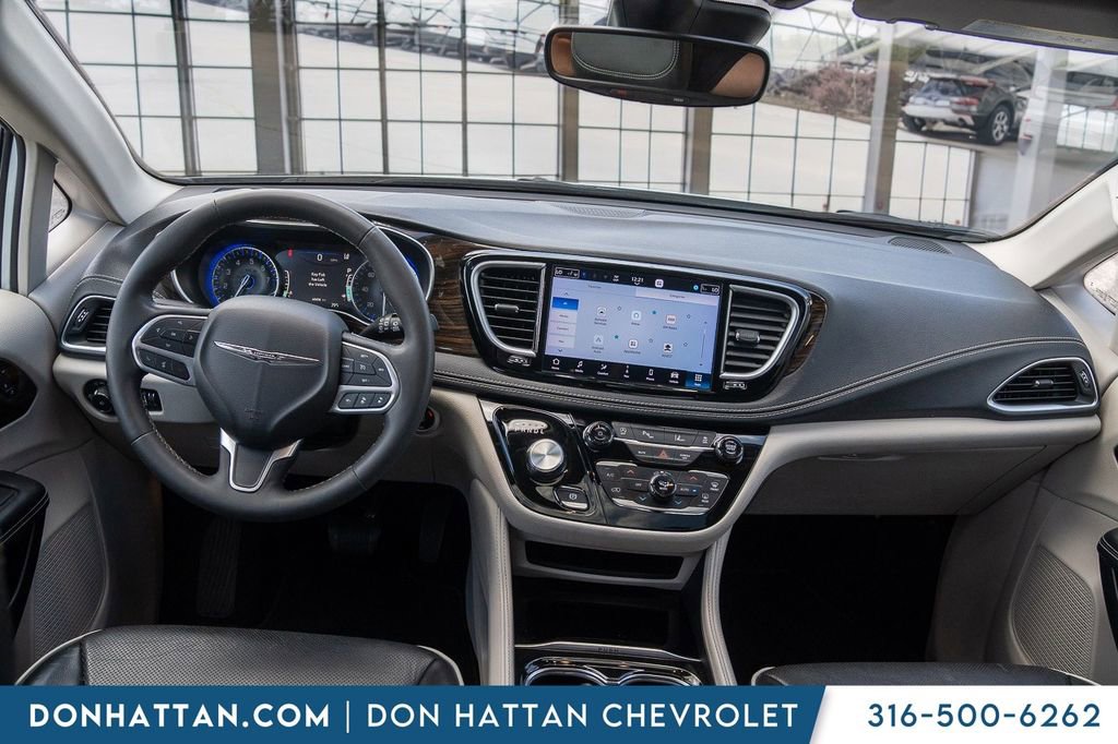 Used 2023 Chrysler Pacifica Limited FWD image 5
