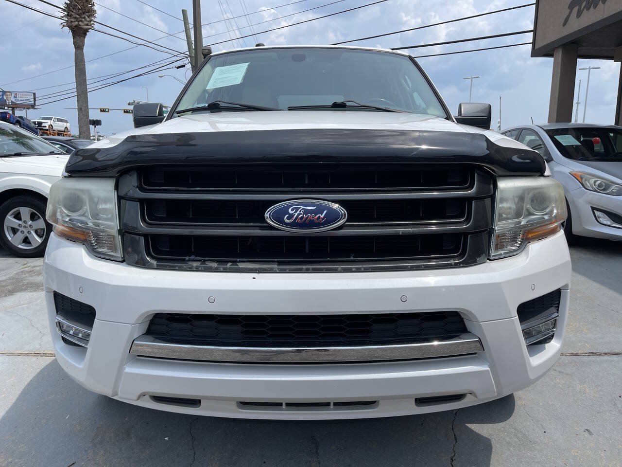 Used 2017 Ford Expedition Limited w/ Equipment Group 301A RWD image 2