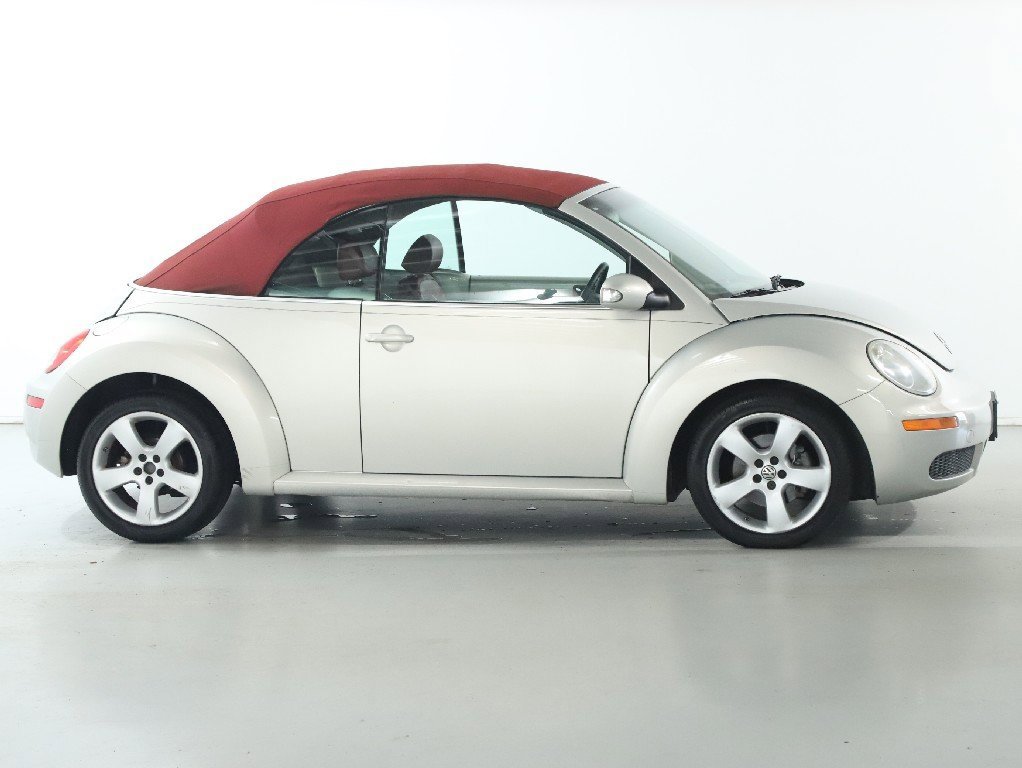 Used 2009 Volkswagen Beetle Blush image 13