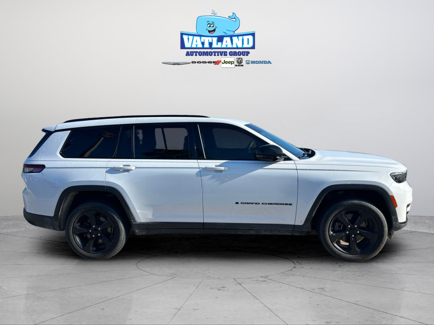 Used 2022 Jeep Grand Cherokee L Laredo RWD image 6