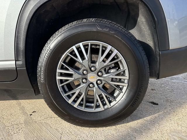 Used 2025 Chevrolet Traverse LT image 16