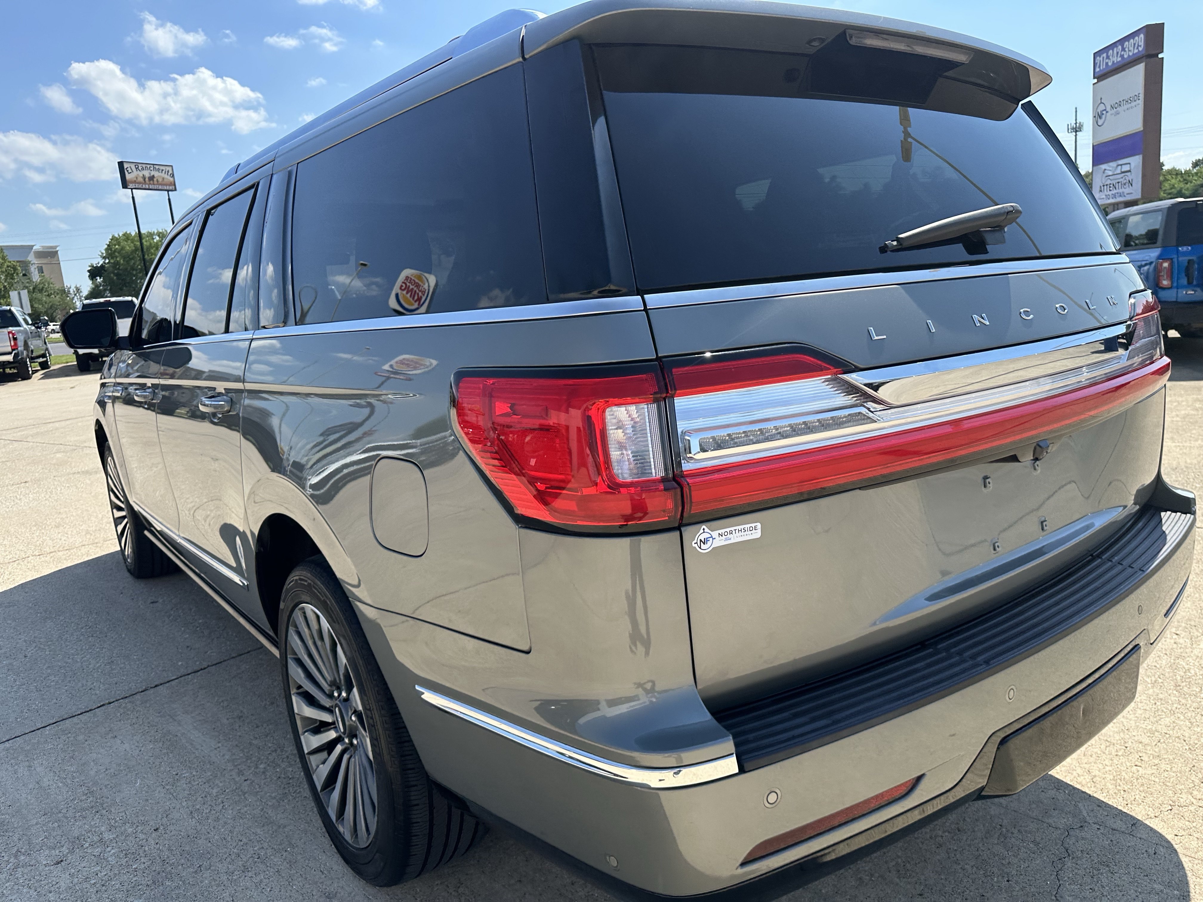 Used 2020 Lincoln Navigator L Reserve w/ Luxury Package AWD/4WD image 11