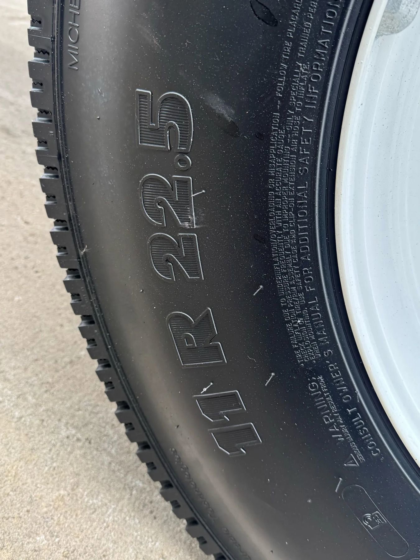 Used 2022 Ford F650 2WD Regular Cab Super Duty image 32