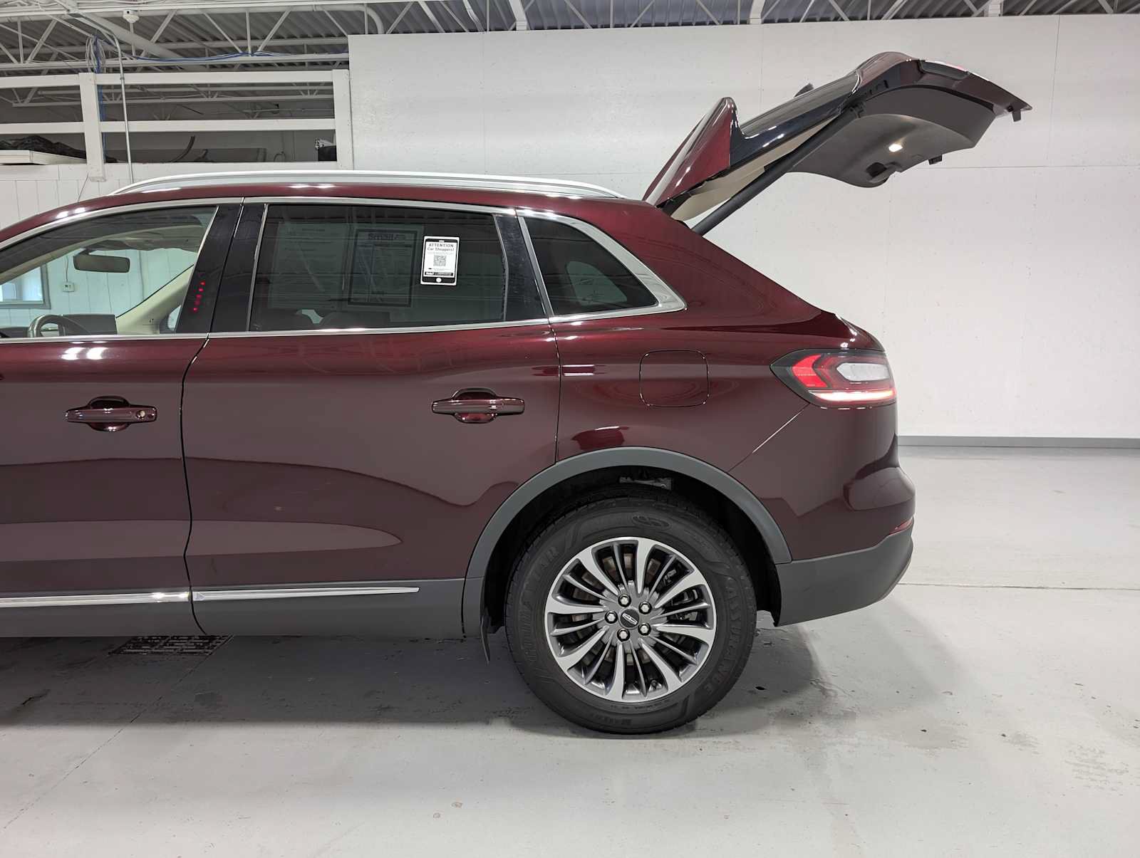 Certified 2022 Lincoln Nautilus Reserve w/ Class II Trailer Tow Package AWD/4WD image 11