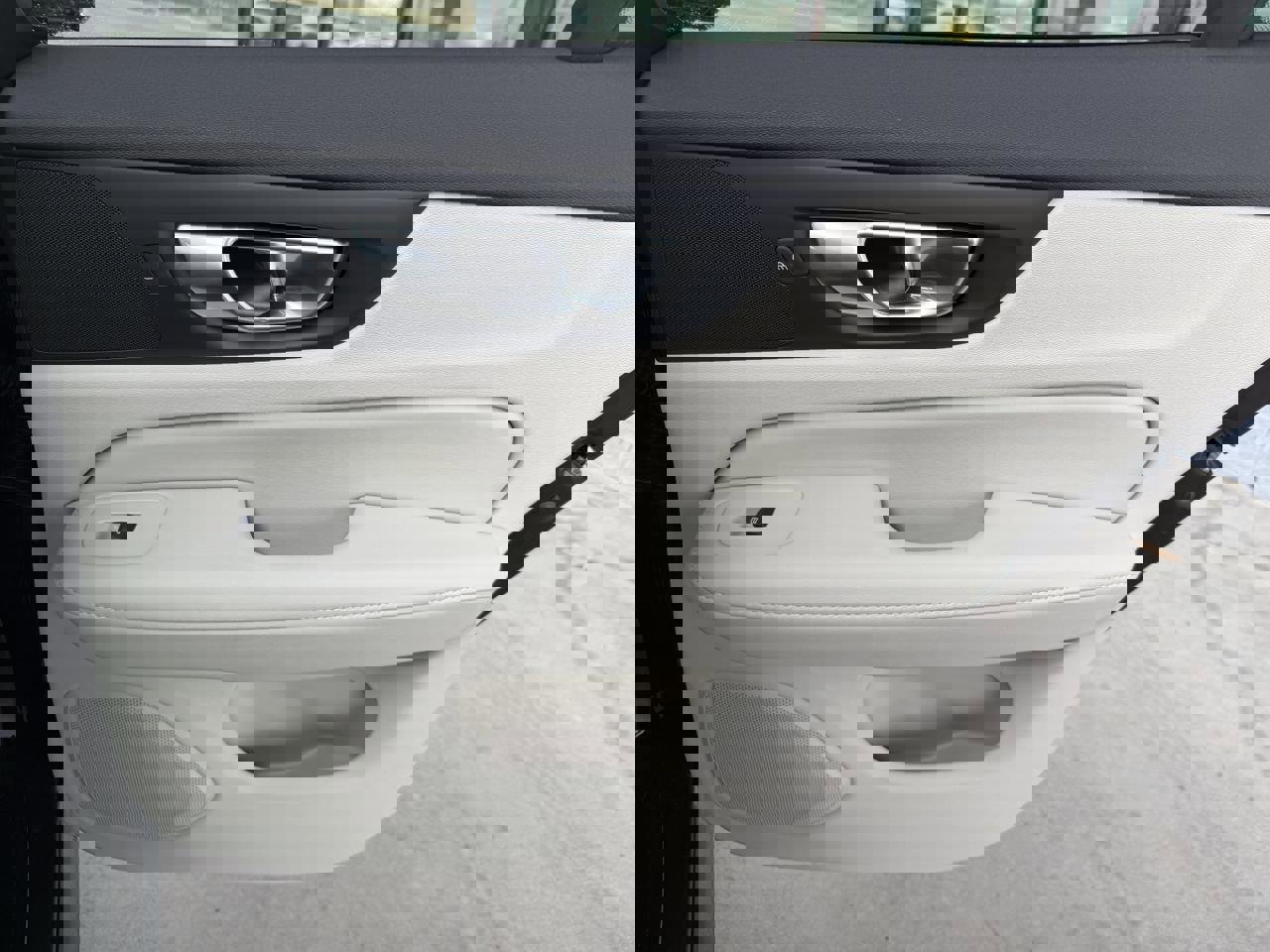 Used 2024 Volvo V60 B5 Cross Country Plus image 27