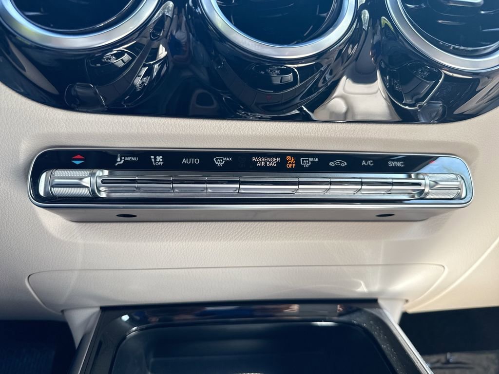 Used 2025 Mercedes-Benz GLA 250 4MATIC image 17