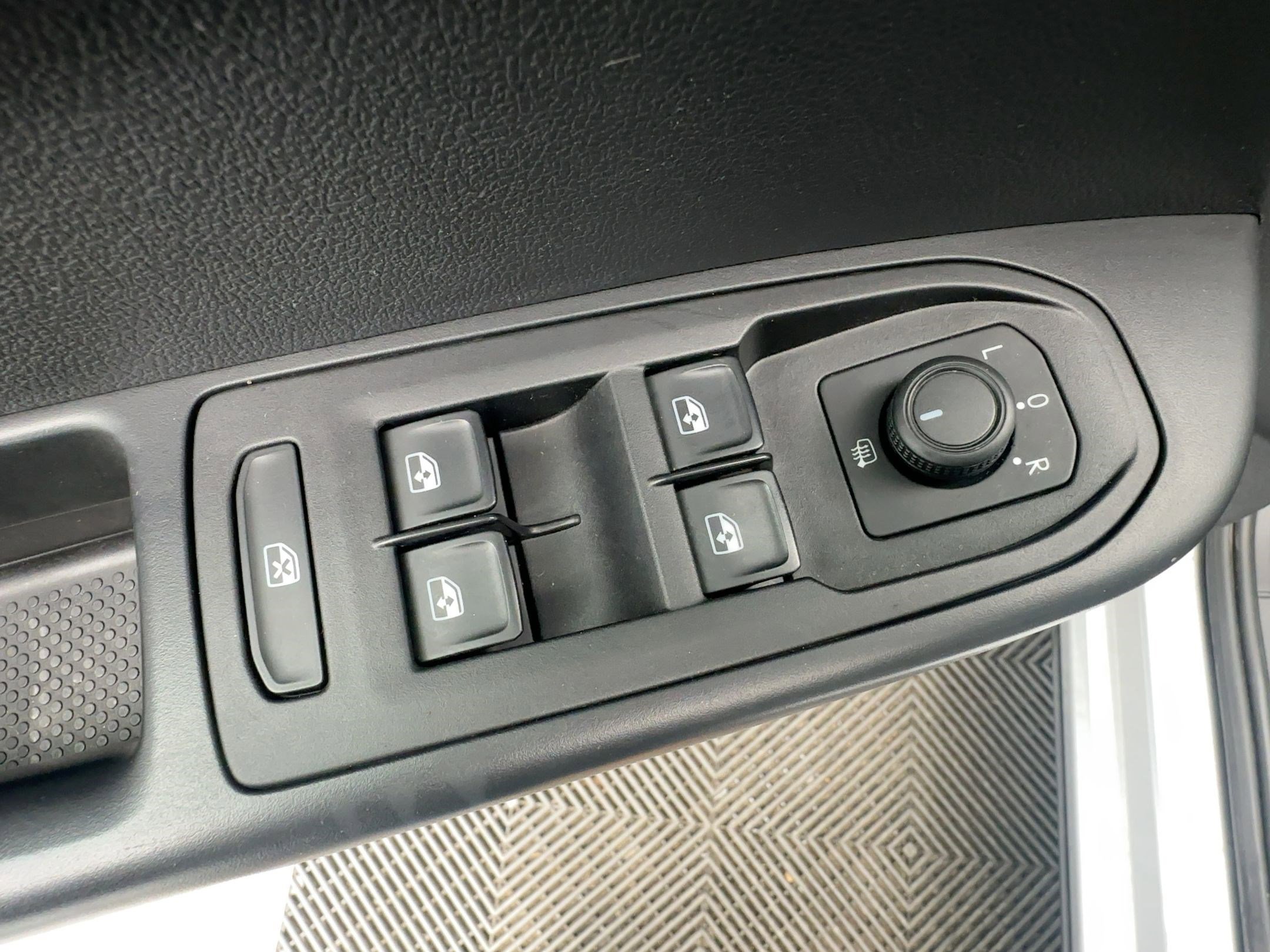 Used 2022 Volkswagen Taos S image 13