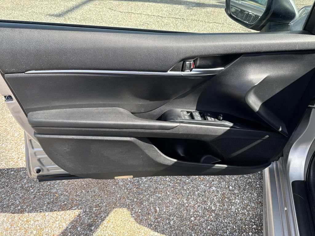 Used 2019 Toyota Camry SE FWD image 20