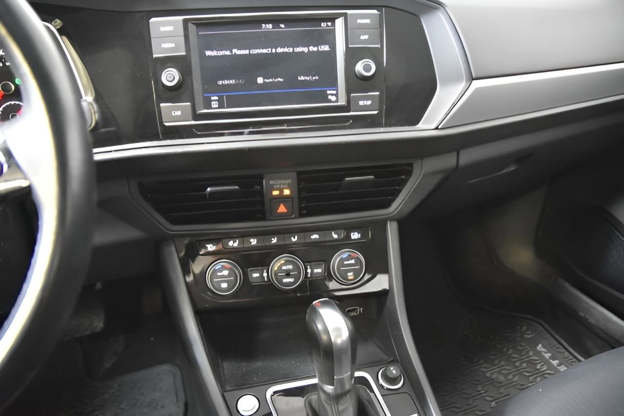 Used 2019 Volkswagen Jetta SE w/ Cold Weather Package image 23